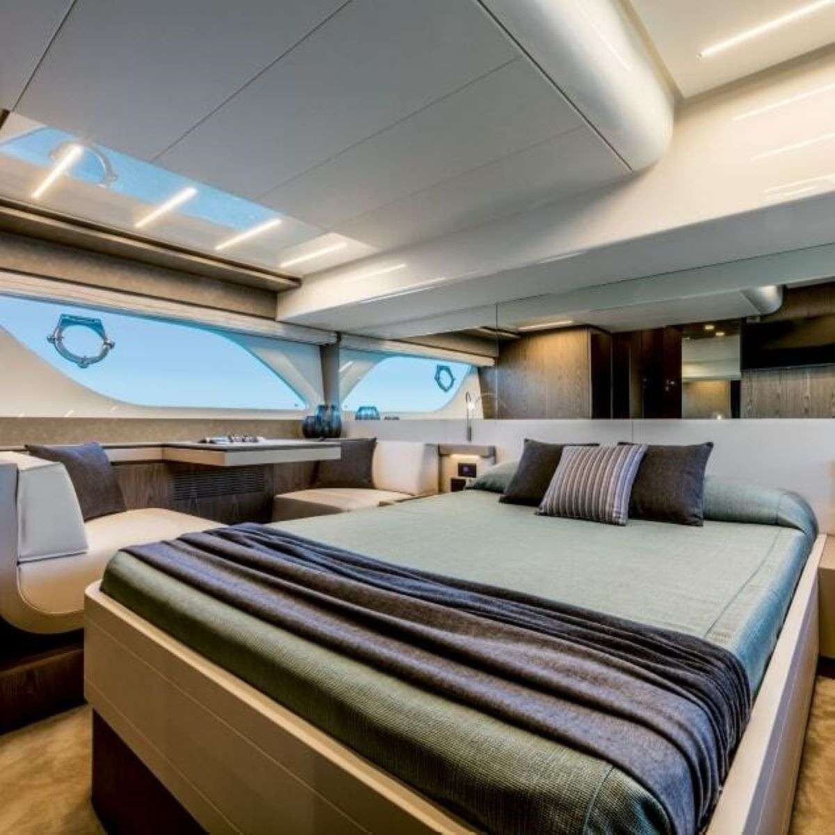 yacht-110006
