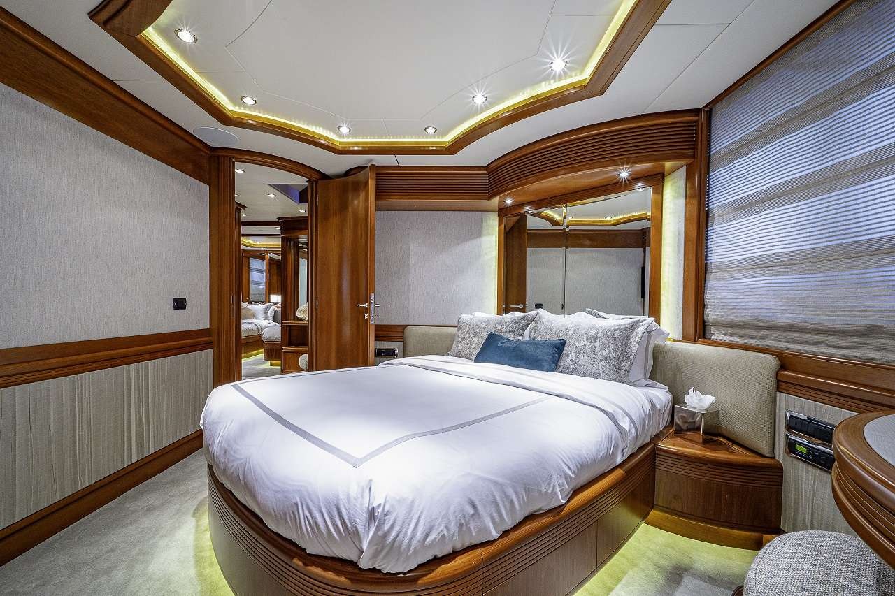 yacht-87352