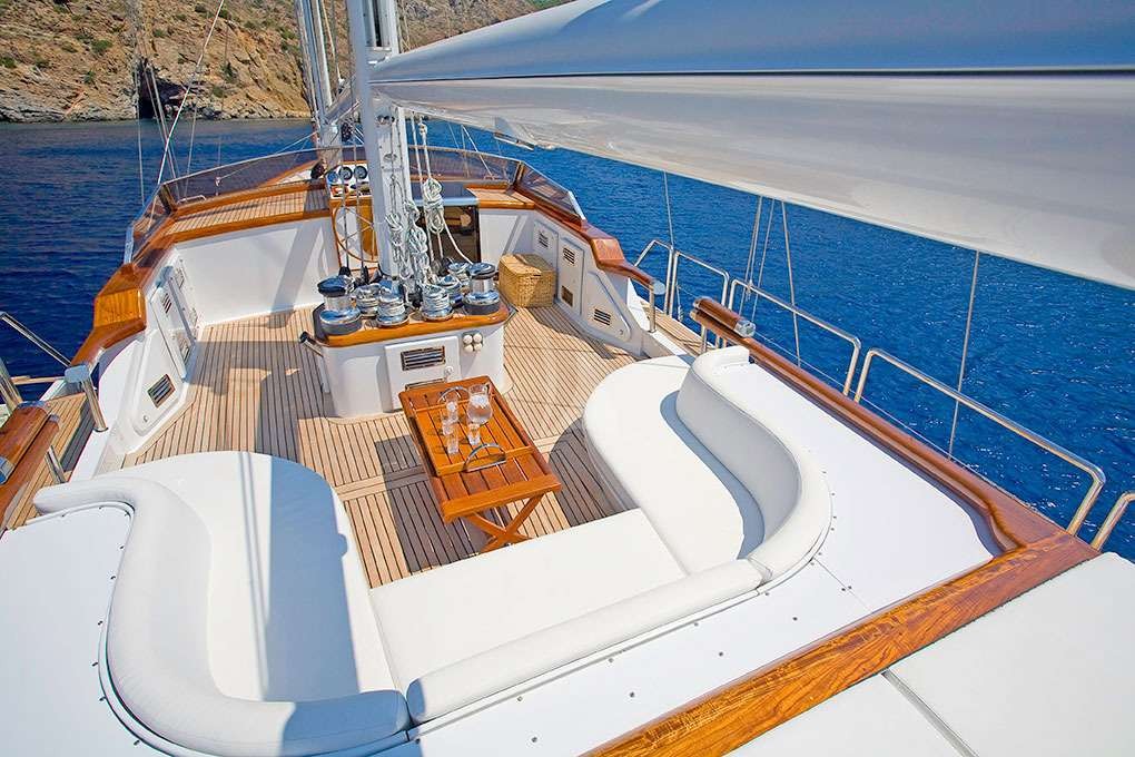 yacht-145359