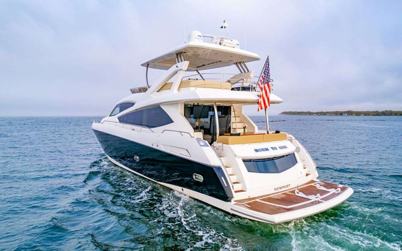 yacht-100102