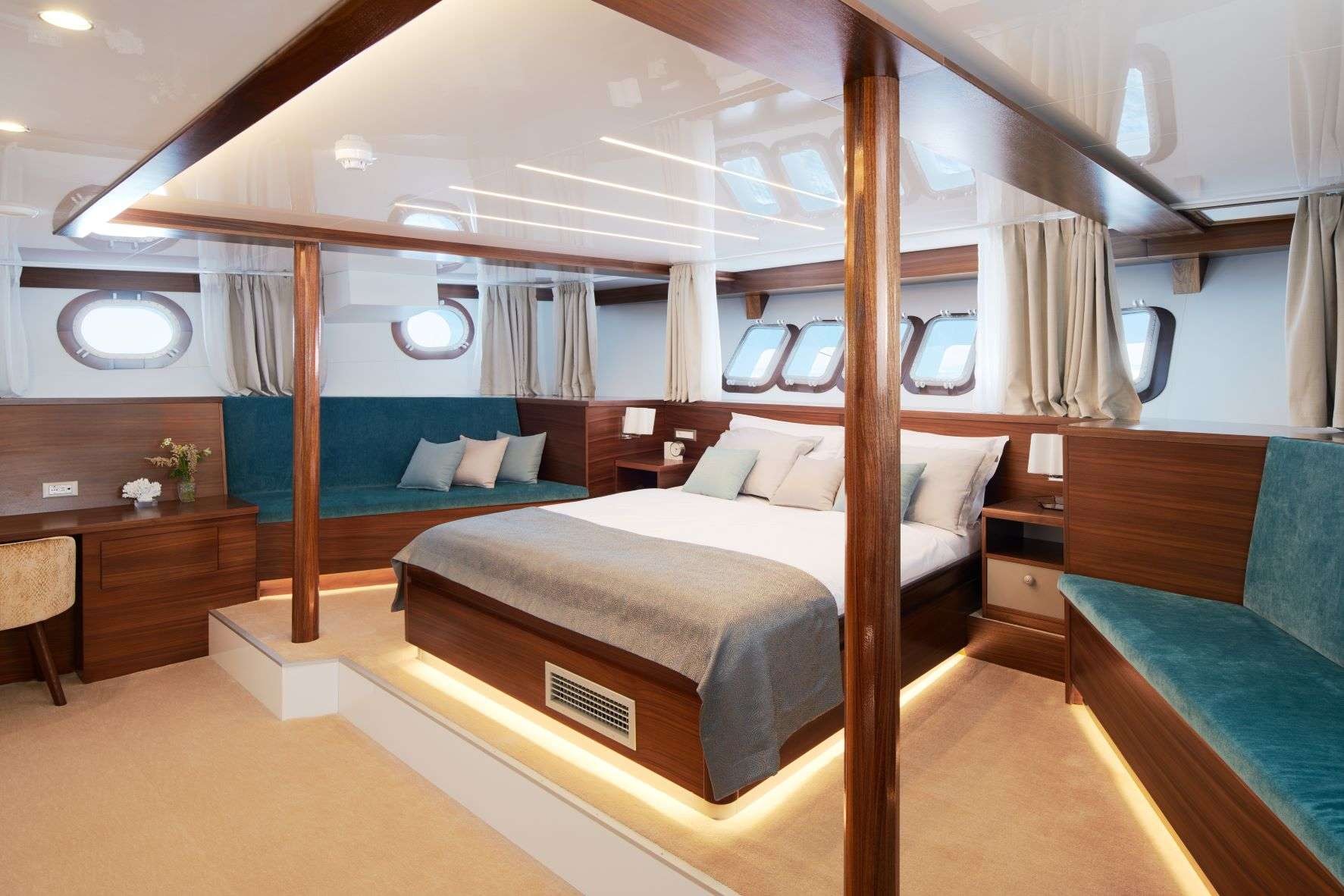 yacht-148935