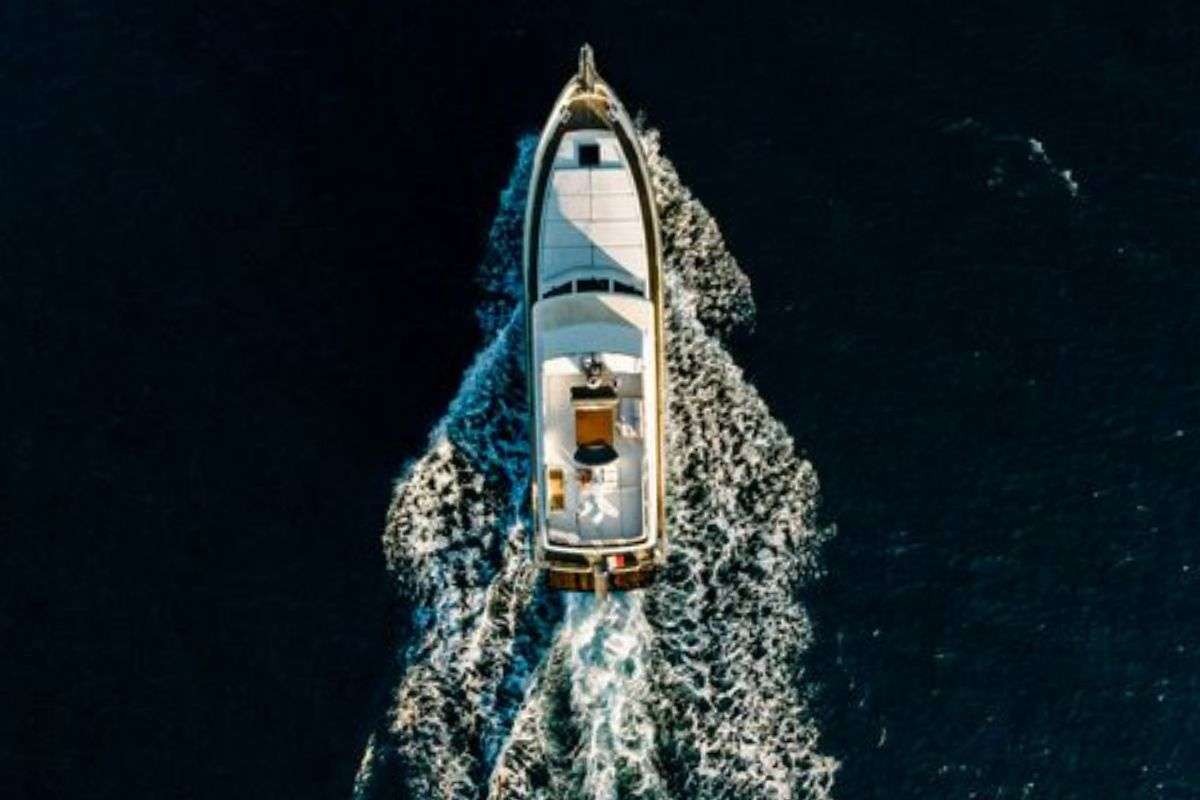 yacht-111184