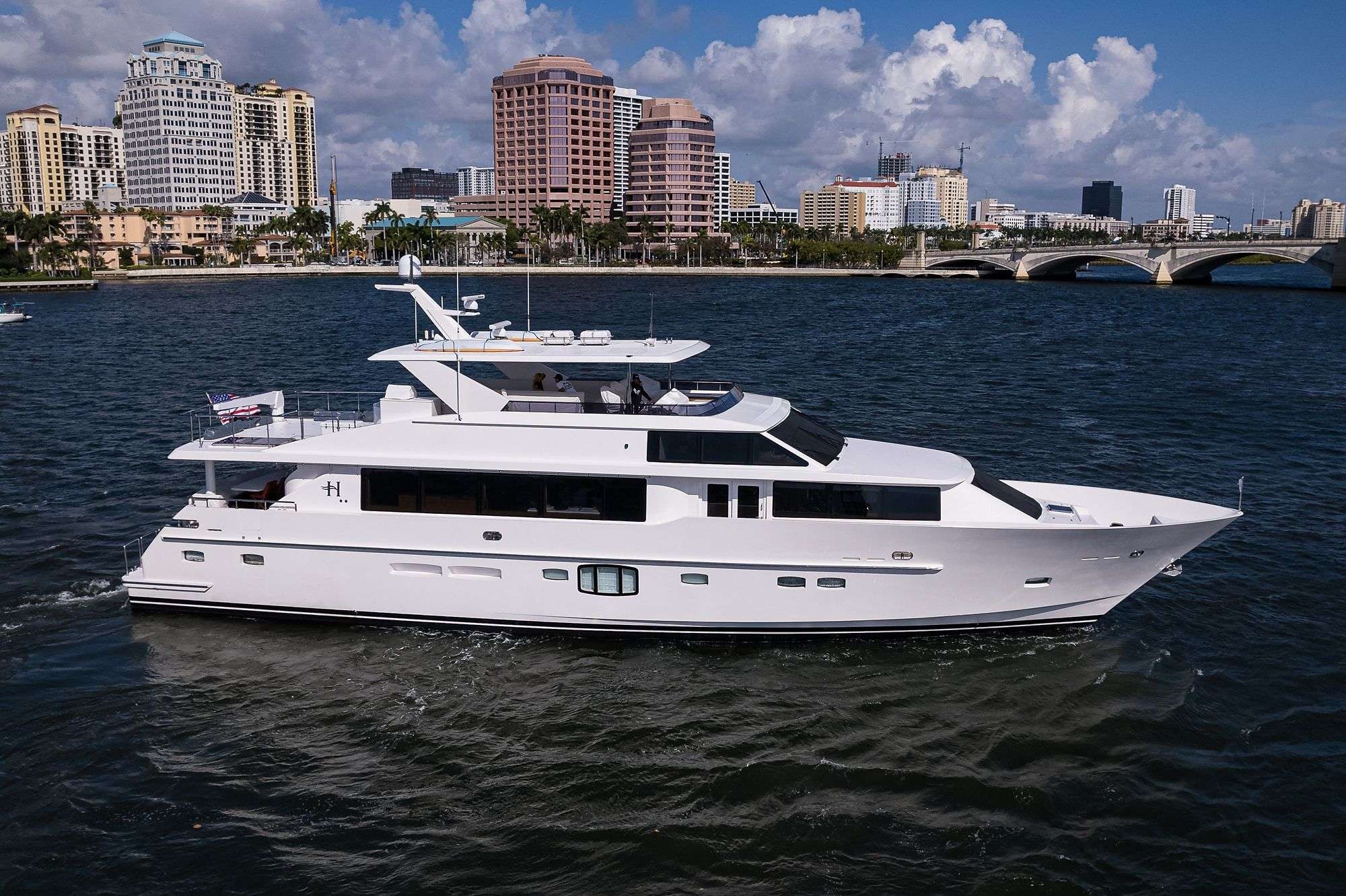 yacht-145372